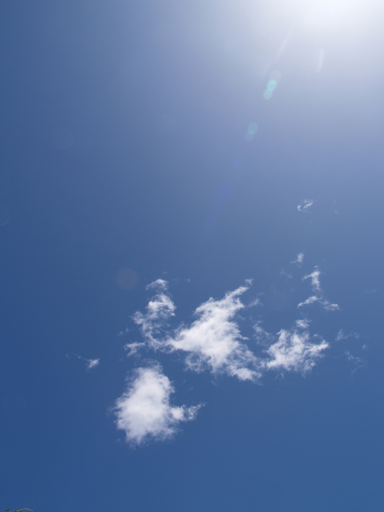 青空・太陽・白い雲