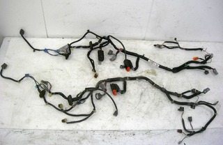 エンジンルーム　右側　ハーネス