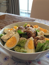 チキンと豆腐のおかずサラダ。