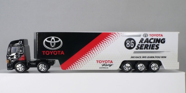 2018/1 トミカ ロング No.129 トヨタ 86レーシングシリーズ トランス