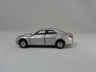 トミカ　No.64 トヨタ　マークX ヨドバシ.com - タカラトミー TAKARATOMY トミカ No.64 トヨタ マークX