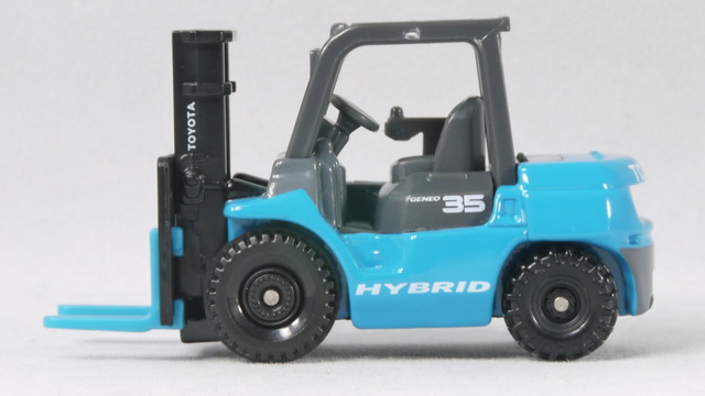 2010/9 トミカ No.070 トヨタ ジェネオ ハイブリッド : まつくログ