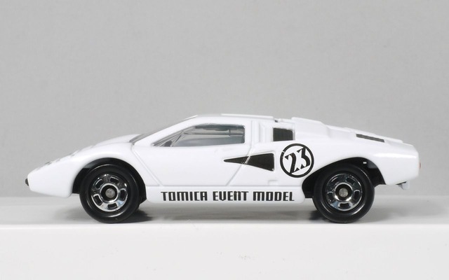 トミカ No.F37 ランボルギーニカウンタック LP400 TEM23 : まつくログ