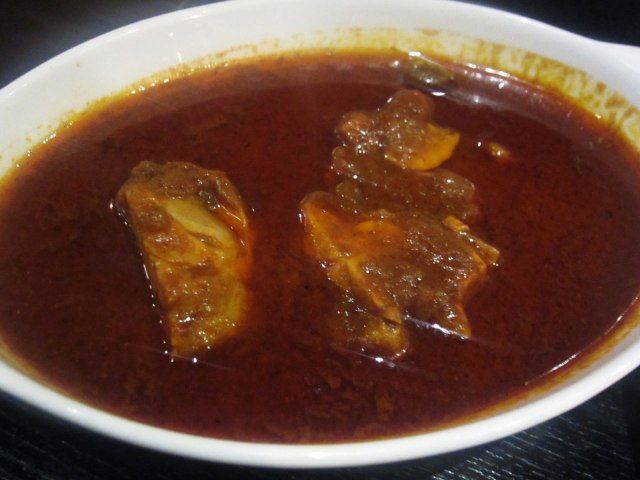 甘辛フルーティー スパイシーな 薬膳ボンベイカレー 横浜ボンベイ 高田馬場店 毎日カレー と タイ料理 by エスニカン