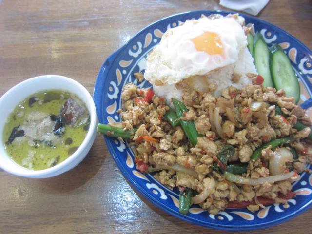 ガパオライスといい、グリーンカレーといい、タイ風でなく、ベースにタイ式がしっかりと感じられる。辛さもまずまずで、次回は150円増しという5倍の辛さでお願いし