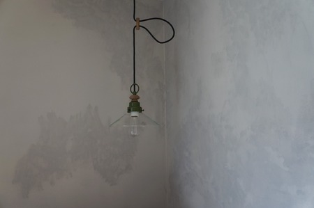 Diyで玄関リノベ 壁をモルタル風に見せる簡単ペイント技 エイジング塗装でかっこいい空間作り Limia リミア