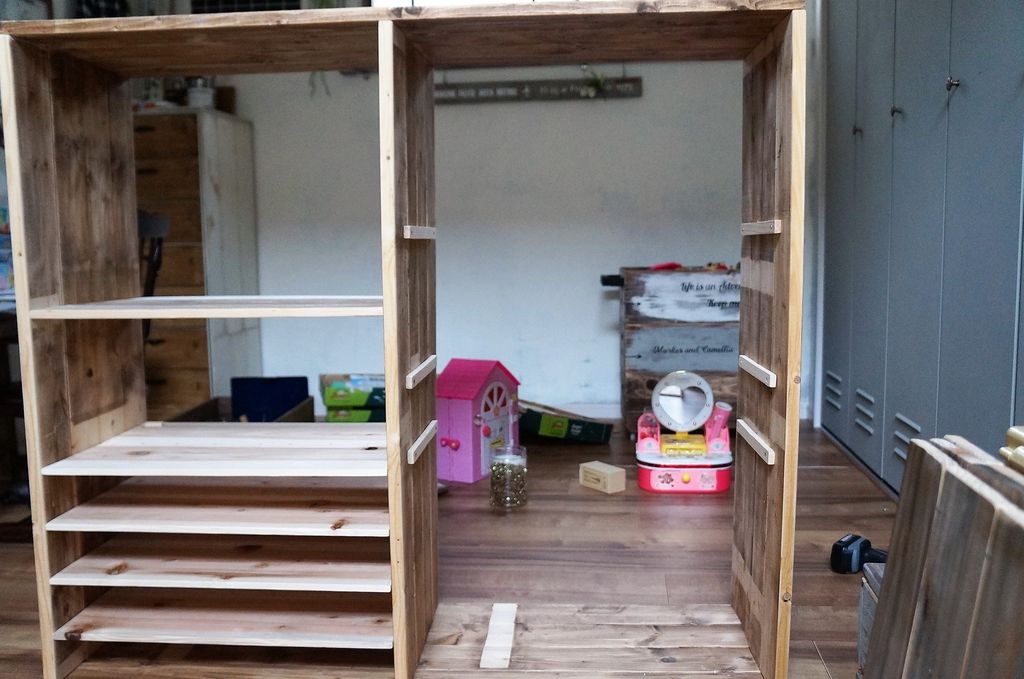 安価で画期的な可動式棚板！おもちゃ収納棚をDIYで思いっきり作り