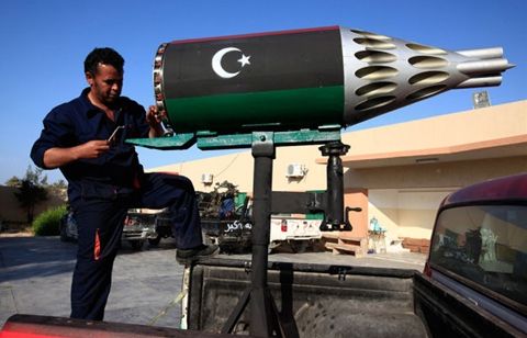 unique_madmax_type_libyan_rebel_fighter_weapons_640_01