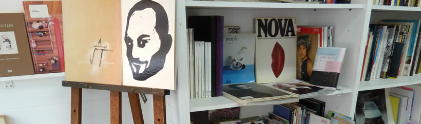 街とねこの本屋さん_ギャラリーみたいな本屋さん