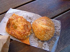 チーズボードコレクティブのパン。