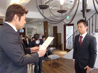 2 005