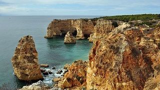 ポルトガルのプライア ダ マリーニャ Praia Da Marinha の浸食域 旅予約