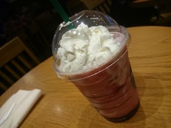 フルーツクラッシュ&クリームフラペチーノ1