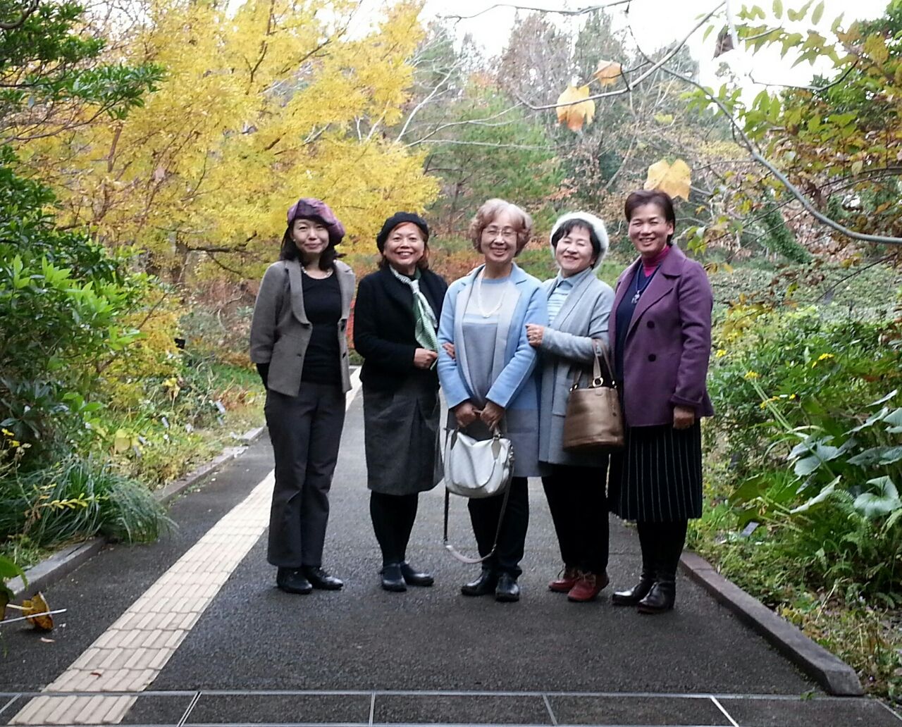 Majakujya(マジャクジャ) 帽子デザイナー山本正子七夕飾りに揺れる鎌倉で帽子の展示会中。歌舞伎座ギャラリーに毛利巨男先生の美学を観に行きました。富士山を見ながら鎌倉に帰って来ました。