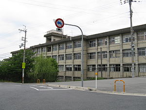 300px-Osaka_Prefectural_Habikino_High_School1