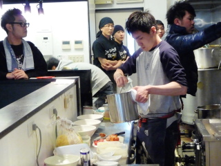 T−1試食会 18