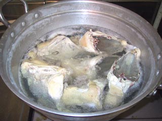 01水炊き鳥鍋スープとり.jpg