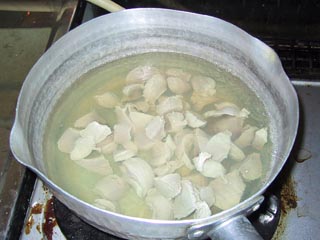 05葱塩鷄炒め砂肝煮る.jpg