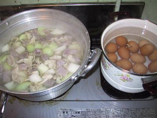 03名古屋鍋玉子を煮る.jpg