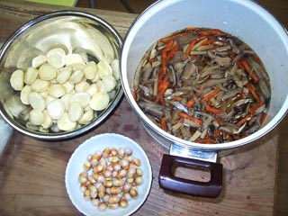 01秋の炊き込みご飯材料.jpg