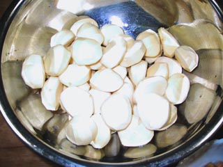03秋の炊き込みご飯栗.jpg