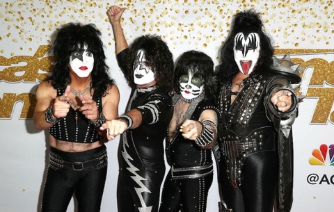kiss-720x458