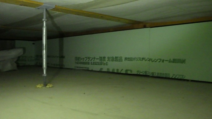 玄関框床下