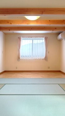 畳敷の寝室