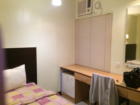 orchard-cebu-hotel-suite_windowside