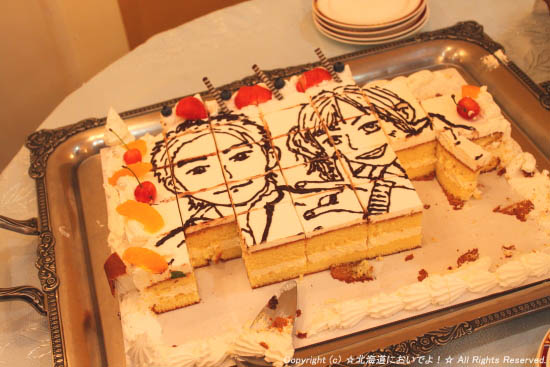 二人の似顔絵ケーキ