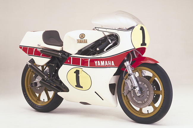 pic_gallery_yzr500_0w48_01