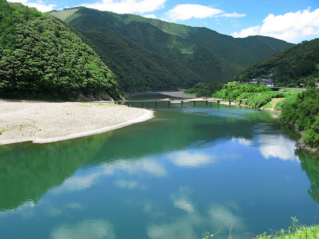 640px-Shimanto_River_And_Iwama_Bridge_1
