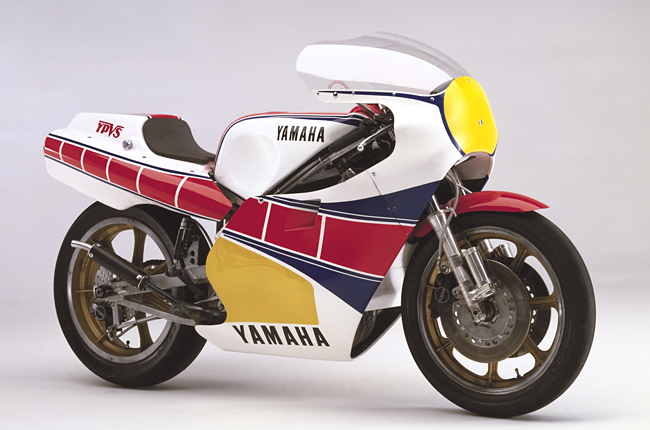 pic_gallery_yzr500_0w60_01