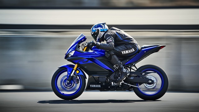 2019-Yamaha-YZF-R320-EU-Yamaha_Blue-Action-003-03