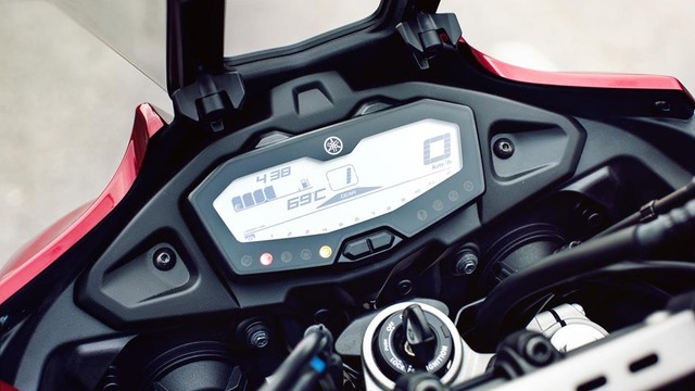 2016-Yamaha-MT07TR-EU-Radical-Red-Detail-014