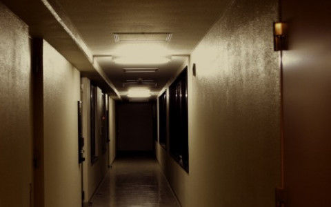 【恐怖体験】一人暮らしのヤツは絶対に鍵を閉めて寝ろ