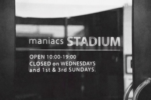 maniacs-STADIUM01