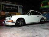 912001