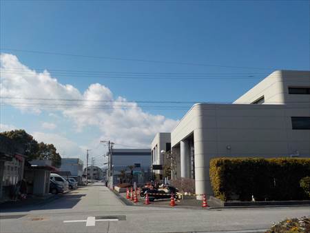 スズメ・勤労者交流館