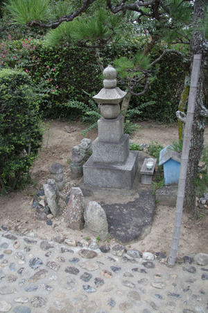 円長寺の石棺04
