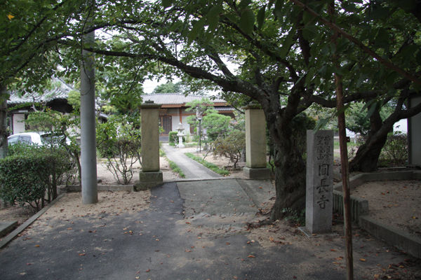 円長寺の石棺01