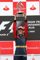 2008年イタリアGP優勝トロフィ、セバスチャン・ヴェッテル