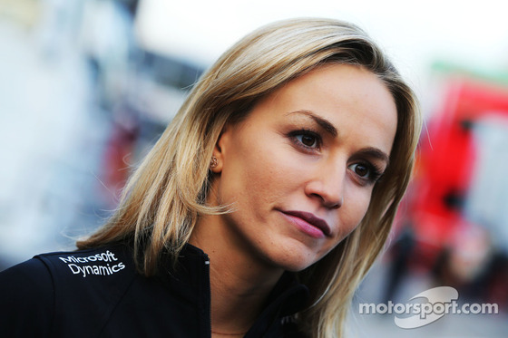 カルメン・ホルダ、ロータスF1チームの2015年開発ドライバー