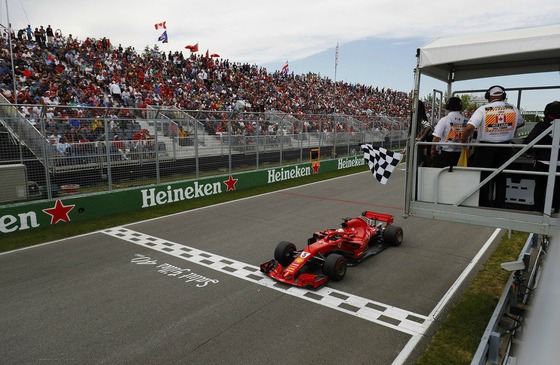 ウィニー・ハーロウがレース終了1周前1周前にチェッカー・フラッグを振る:2018年F1カナダGP