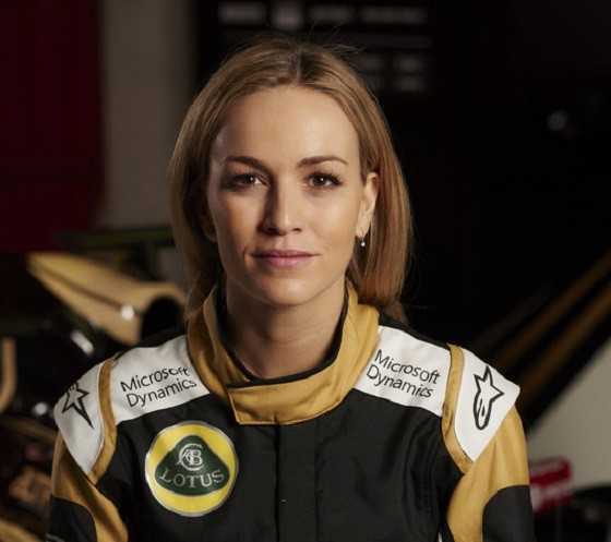 カルメン・ホルダ、ロータスF1チームの2015年開発ドライバー