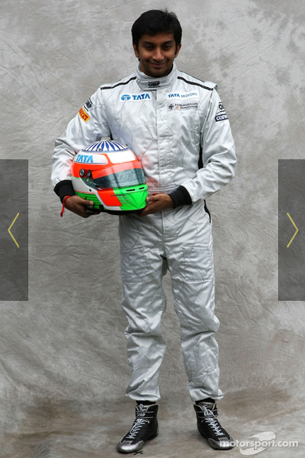 ナレイン・カーティケヤン（HRT）： 2011年F1レーシングスーツ写真