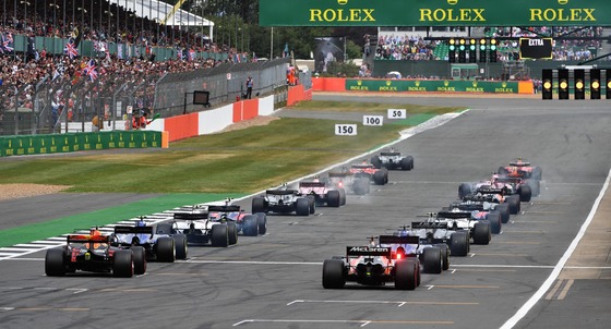 F1のスタート、後方から撮影