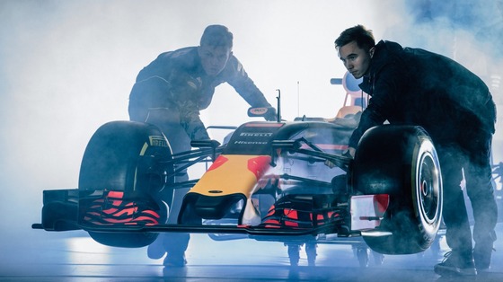 レッドブル、F1カラーリングを発表: 2016年F1
