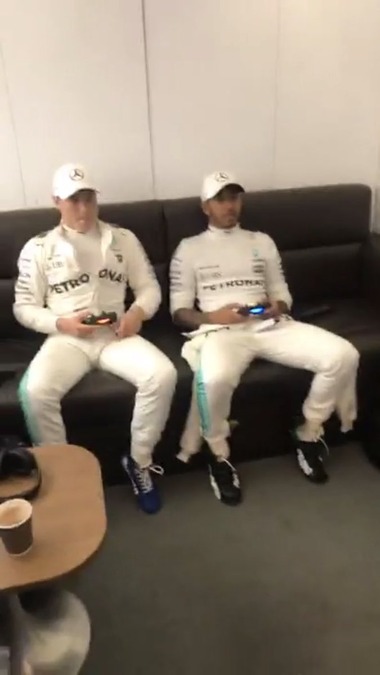 ルイス・ハミルトンとヴァルテリ・ボタス(メルセデス)