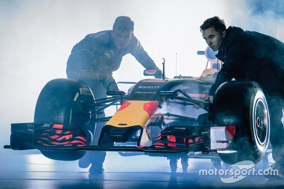レッドブル、F1カラーリングを発表: 2016年F1